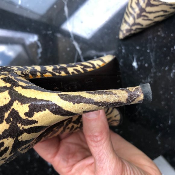 STUART WEITZMAN SNAKESKIN PUMPS - Picture 5 of 7